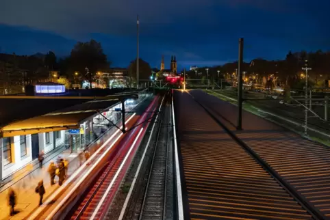 Tatort war der Bahnhof Speyer.