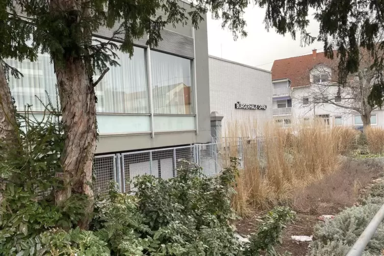 Die Glasfassade soll erneuert werden.