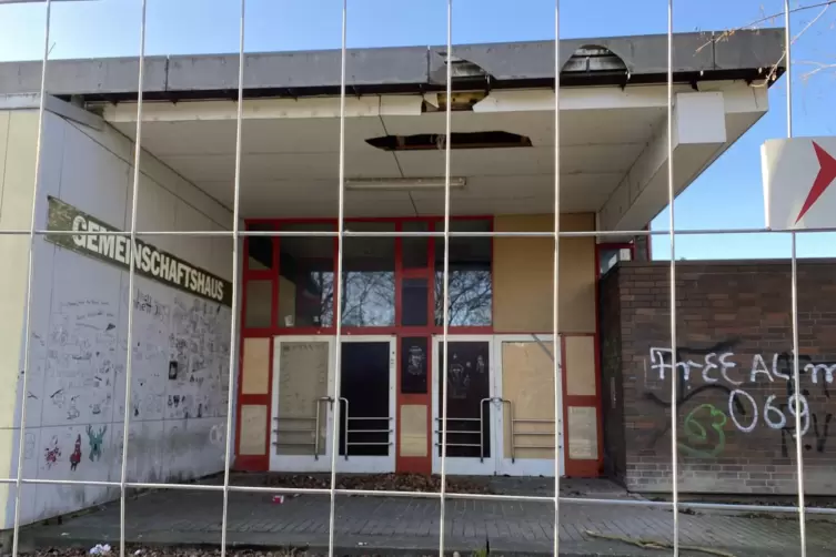 Das Gemeinschaftshaus in der Pfingstweide ist seit 2020 geschlossen und verf&auml;llt zusehends.