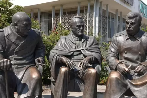 Churchill, Roosevelt und Stalin sind in Jalta, auf der von Russland okkupierten Krim, präsent. 