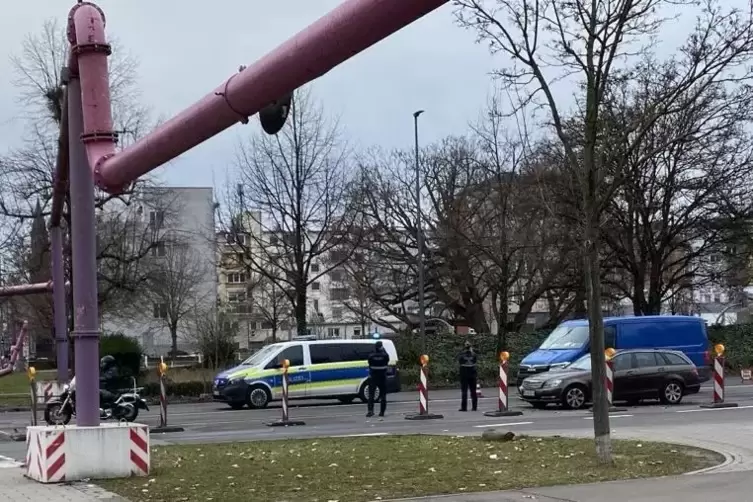 Die Polizei kontrollierte nach eigenen Angaben 238 Autos, hier in der Rheinallee.
