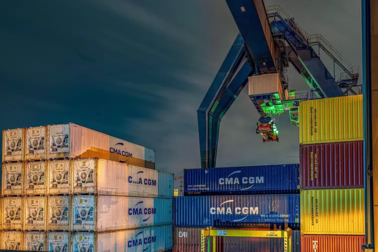 Der Containerumschlag ist in Mannheim und Ludwigshafen r&uuml;ckl&auml;ufig.