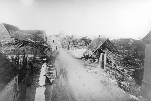 Ein Bild der Verwüstung: Edigheim nach dem Hochwasser 1882/83.
