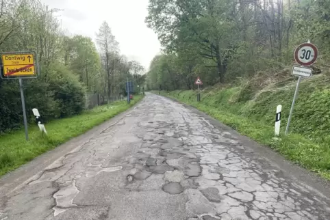  Die alte B10 ist in einem erbärmlichen Zustand. 