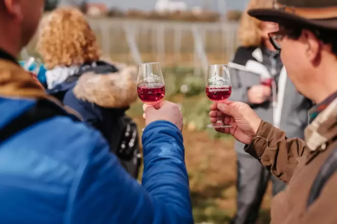 Zugabe nach den Weinbergnächten: Wein-Wandel. Zugabe nach den Weinbergnächten: Wein-Wandel.