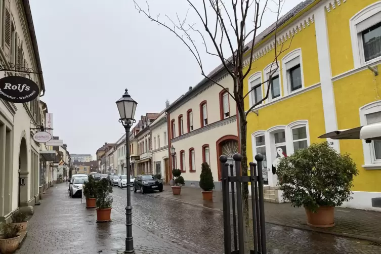  Die Marktstra&szlig;e in Germersheim.  
