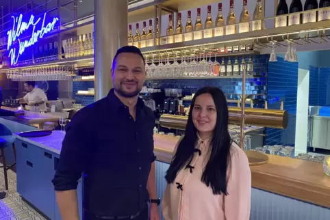 Die Geschäftsführer an der „Wunderbar“: Aziz Rahimi und Jasmin Rausch. Die Geschäftsführer an der „Wunderbar“: Aziz Rahimi und Jasmin Rausch.