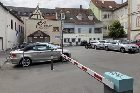Löffelgasse: Mal wieder ein neuer Anlauf zur Parkplatz-Umgestaltung. Löffelgasse: Mal wieder ein neuer Anlauf zur Parkplatz-Umgestaltung.