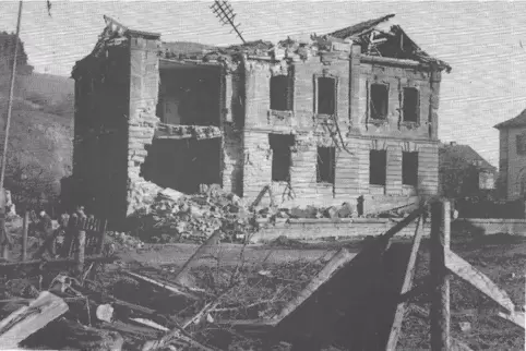  Das Bild stammt aus der Kusel-Chronik von Ernst Schworm, wird aber im Bildnachweis nicht aufgeführt. 