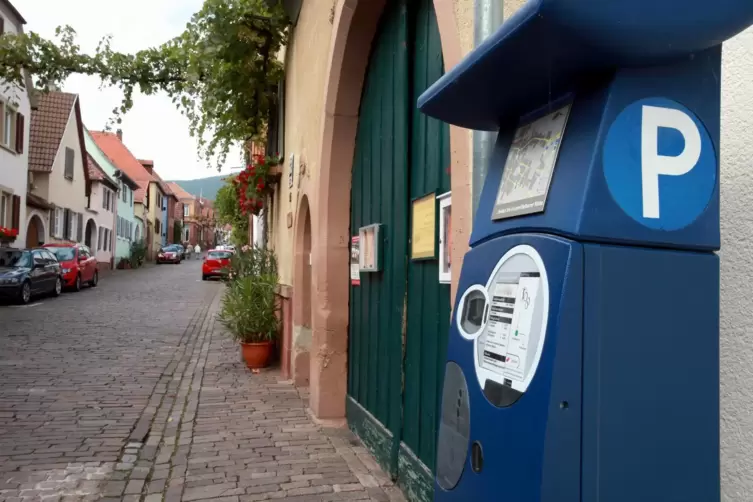 In der touristisch hoch frequentierten Rhodter Theresienstra&szlig;e kostet das Parken auch etwas. 