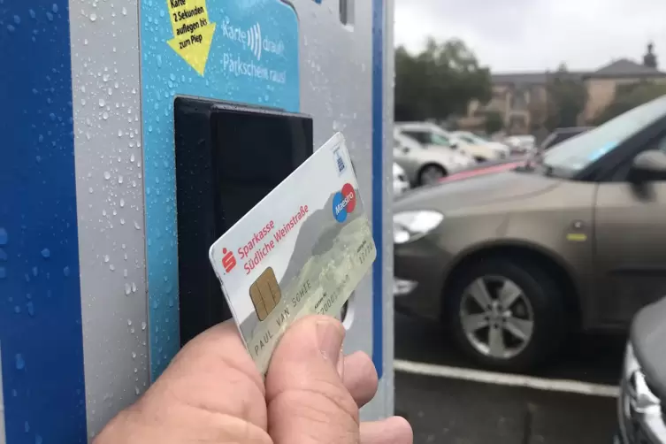 In Landau wurde der Bezahlservice 2019 durch den Austausch von Parkscheinautomaten erweitert.