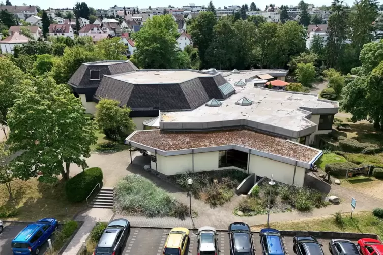 Die Parkpl&auml;tze rund um das Haus des Gastes bei Bad Bergzabern sind auch kostenpflichtig.