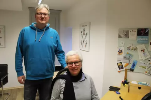 Stellen das Schulscreening „Fit für die Schule?!“ vor: Martina Antes-Lauder und Markus Carbon. 