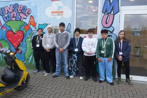 Sprechgesang mit eigenen Texten: Samet, Gabrijel, Dave, Anastasia, Abdul, Santino und Djoni machten mit. 
