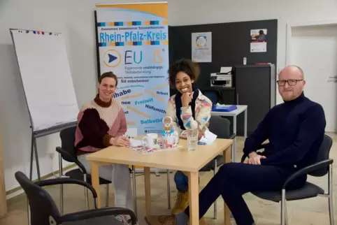 Das Team der Beratungsstelle von links: Sina Eichler, Deborah Samba und Olaf Lütge.