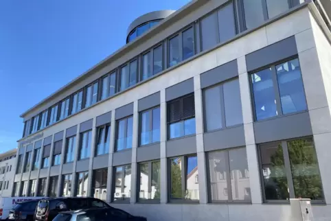 Jüngstes Bauprojekt: Veranstaltungsbebäude der Bank in Speyer. Jüngstes Bauprojekt: Veranstaltungsbebäude der Bank in Speyer.