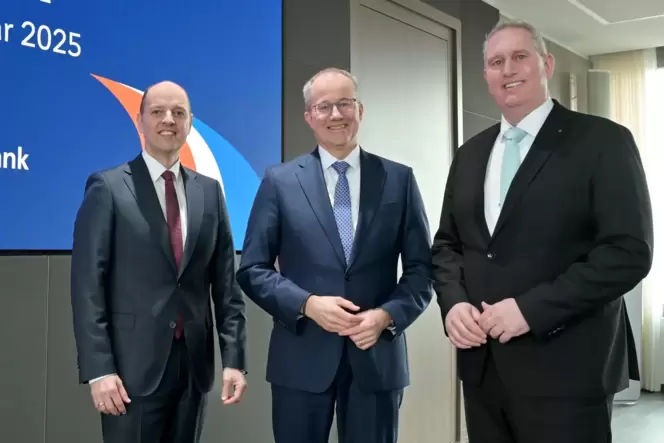 Zufriedene Vorstände (von links): Thomas Sold, Till Meßmer, Achim Seiler. Zufriedene Vorstände (von links): Thomas Sold, Till Meßmer, Achim Seiler.
