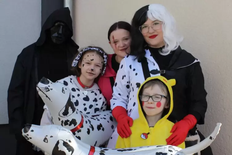 Stefanie Gand mit ihren Kindern ist dieses Jahr &bdquo;auf den Hund gekommen&ldquo;. 