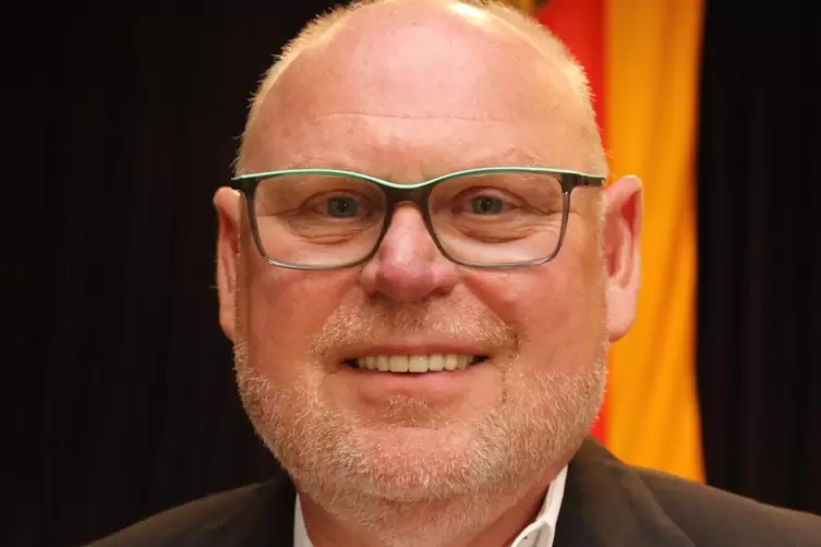 Zugmarschall in Gr&uuml;nstadt: Karlheinz Schneider.