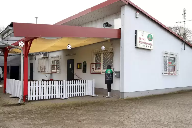 Das Clubhaus des SV Herxheimweyher befindet sich am &ouml;stlichen Ortsende. 