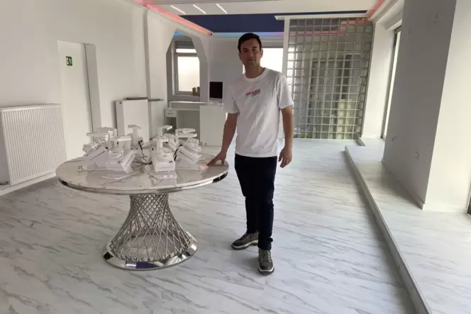 Im Geschäft: Miami Hempire Gründer Rico Cakir. Im Geschäft: Miami Hempire Gründer Rico Cakir.