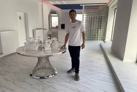 Im Geschäft: Miami Hempire Gründer Rico Cakir. 