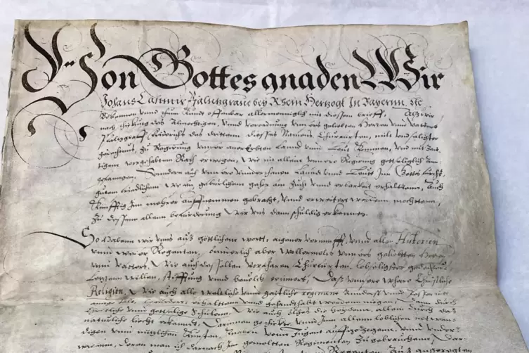 Echte Rarit&auml;t im Museum: die Original-Stiftungsurkunde.