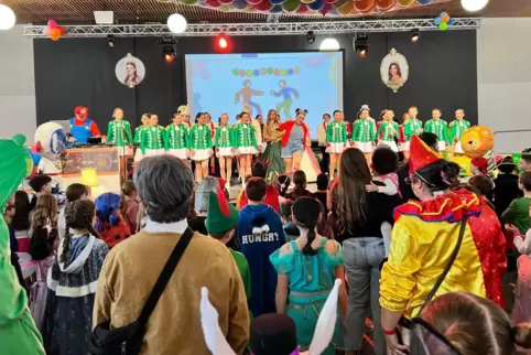 Bei der Kinderfastnacht der Lebenshilfe in der Gartenschauhalle wurde viel geboten. 