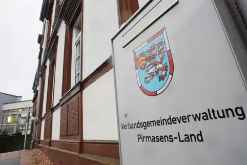 Die Verbandsgemeinde Pirmasens-Land kritisiert, dass sie durch immer neue Aufgaben von Bund und Land hohe Lasten tragen müsse.