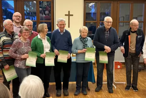 Bei der Ehrung (von links): Michael Pietler, Vorsitzender Stefan Stroh, Gertrud Eckert, Klaus und Elke Muche, Berend Pauli, Evel