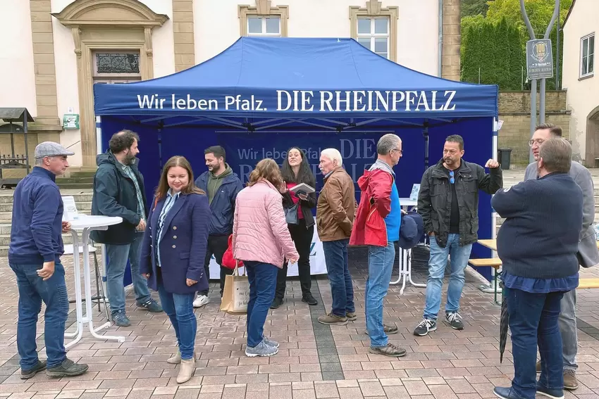 Gut frequentierte Anlaufstelle: Zwei Stunden lang haben sich an einem Oktobervormittag bei der »Redaktion vor Ort« in Wolfstein