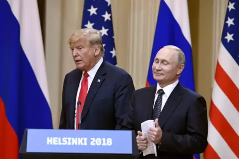 Trum-Einfl+sterer Putin bei einem Treffen in Helsinki. 