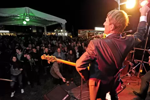 Im Jahr der Kerwefusion und danach leistete sich Bobenheim-Roxheim Bands wie die Beat Brothers, um dem Publikum etwas zu bieten.