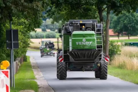 Winzer und Landwirte nutzen unerlaubterweise den Radweg zwischen Ellerstadt und Fußgönheim. 