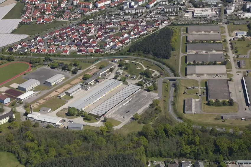 Anbindung des Industriegebiets Nolte an die B9 über die S-förmig verlaufende Konrad-Nolte-Straße (Bildmitte).