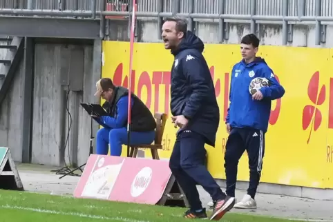 Stets engagiert an der Linie: FKP-Trainer Daniel Paulus. 