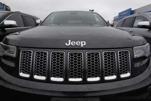 Der Jeep stand zum Tatzeitpunkt unter einem Carport im Odinstalweg. 
