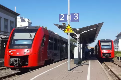 Der Dürkheimer Bahnhof wird ab Montag weitgehend vom Zugverkehr abgehängt.