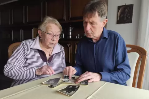 Wertvolle Erinnerungen: Imsweilererin Brunhilde Giehl teilt mit ihrem Sohn Markus gerne beim Bilder gucken ihre Erfahrungen von 