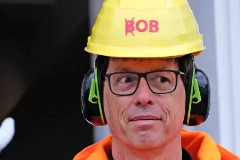 OB Marold Wosnitza beim Rathaussturm 2023 als Bob der Baumeister. Als Vorarbeiter muss er den Zweibrückern das Gefühl geben, das