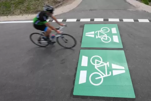 Ein Radschnellweg in Hessen. Solche Routen für pendelnde Radfahrer werden auch im Rhein-Neckar-Raum angestrebt.