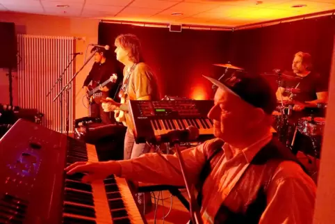 Die Band Jadis gab in Ramstein ihr einziges Deutschlandkonzert (von links): Bassist Andy Marlow, Sänger Gary Chandler, Keyboarde