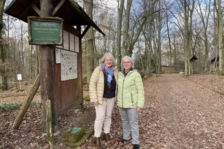 Ingrid Choim (rechts) ist die Vorsitzende des 51 Mitglieder zählenden Vogelschutz- und Vogelpflegevereins Kaiserslautern, Christ