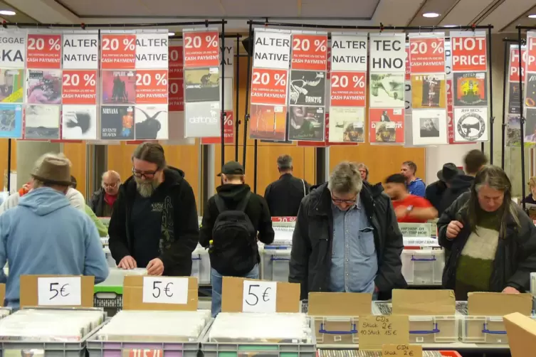 Die Schallplatten- und CD-B&ouml;rse im Mannheimer Rosengarten ist ein Paradies f&uuml;r Sammler und Enthusiasten, die auf das Klangerlebn
