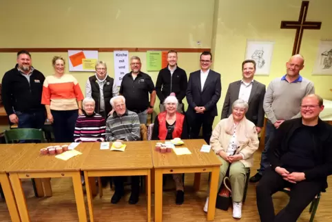 Geballte Kompetenz zur Unterstützung von Senioren, Premiere im evangelischen Pfarrheim Altleiningen; rechts die Initiatoren: Pas