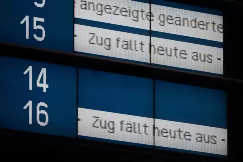 Bahnreisende müssen sich auf erhebliche Einschränkungen gefasst machen.