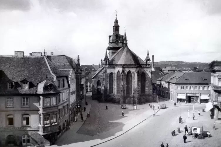 Vor dem Krieg sah es so aus rund um die Alexanderskirche. 