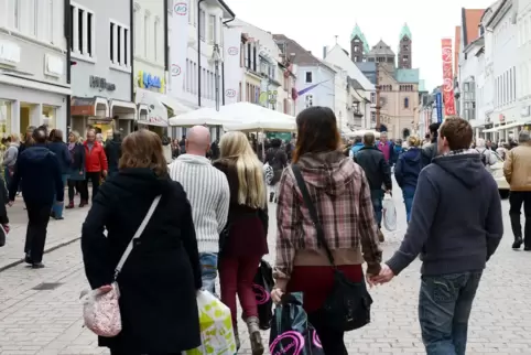 Einkauf in der Innenstadt: volle Tüten gerne gesehen. Einkauf in der Innenstadt: volle Tüten gerne gesehen.