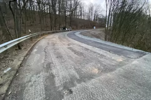 Jetzt soll’s schnell gehen: Wer keinen Schaden am Auto oder eine Polizeistreife scheut, konnte schon seit einer Woche die Kurven