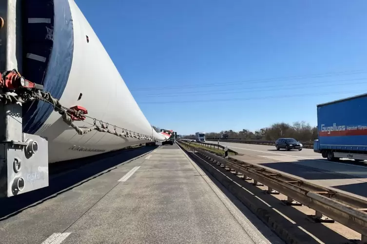81 Meter lang ist ein Rotorblatt des Windrades.